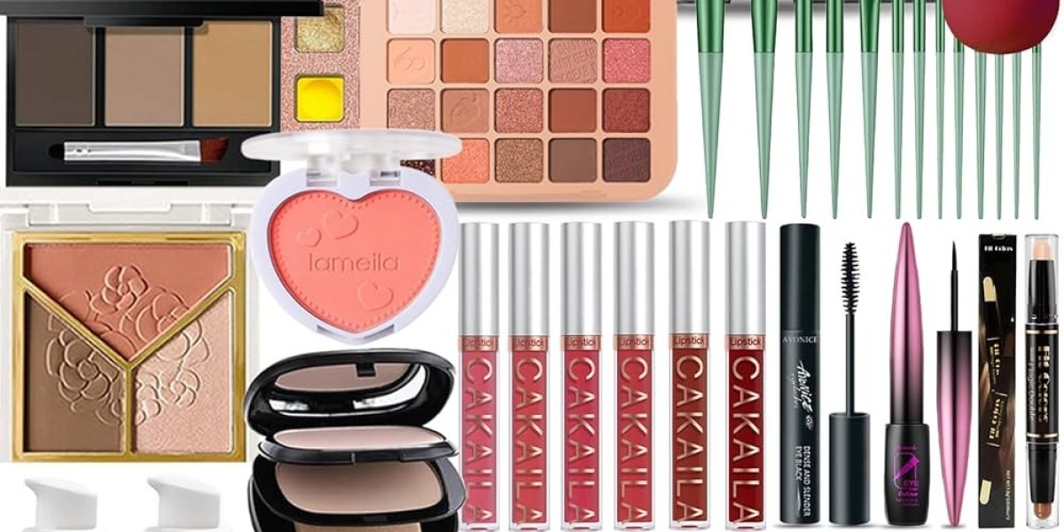 Discover the World of Glitter Eyeshadows and Nude Makeup